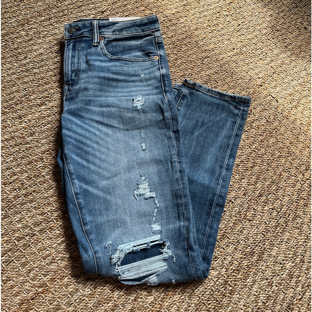 NWT American Eagle distressed Athletic Jean